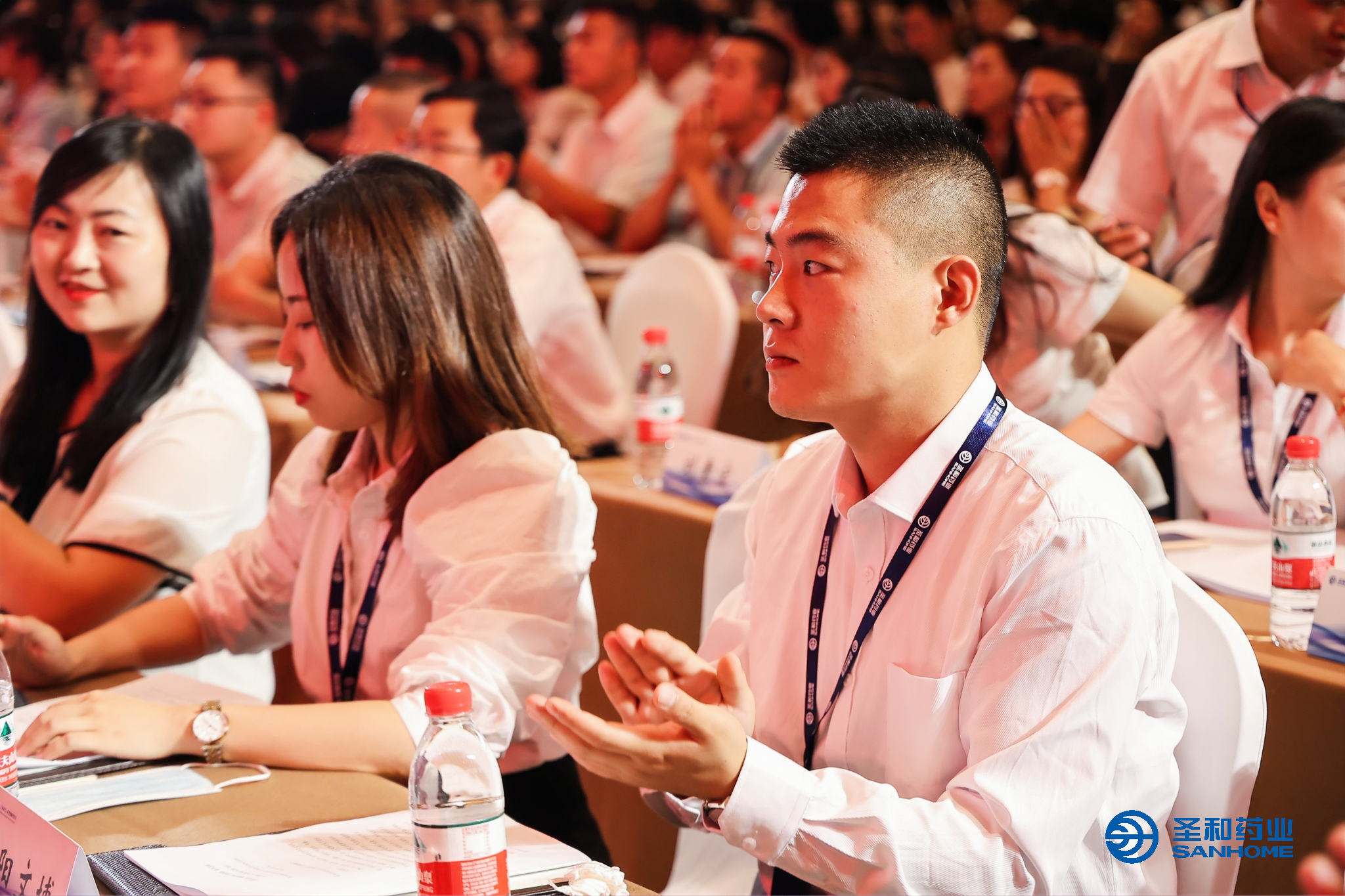 鼓掌.jpg 鼓掌.jpg